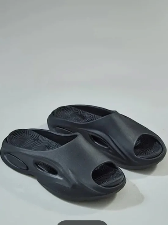 NWT Sz 6 PLT Black Cut Out Rubber Ribbed Sole Sliders Flip flops Sandals Shoes - Picture 3 of 7